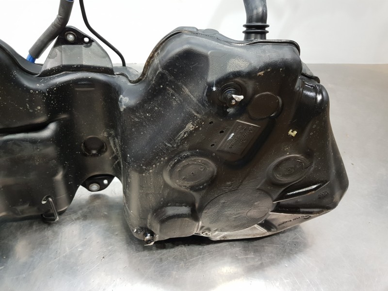 Recambio de deposito combustible para mercedes clase c (w206) 220 d referencia OEM IAM A2064705902 2064705502 A2064705502