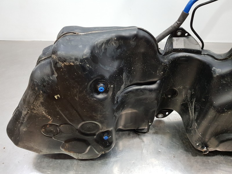 Recambio de deposito combustible para mercedes clase c (w206) 220 d referencia OEM IAM A2064705902 2064705502 A2064705502