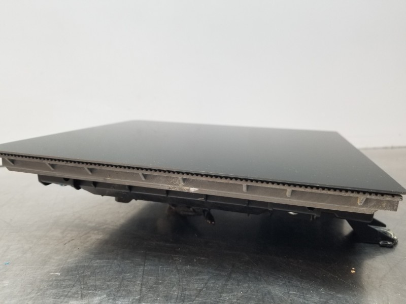 Recambio de pantalla multifuncion para mercedes clase c (w206) 220 d referencia OEM IAM A2069001022  