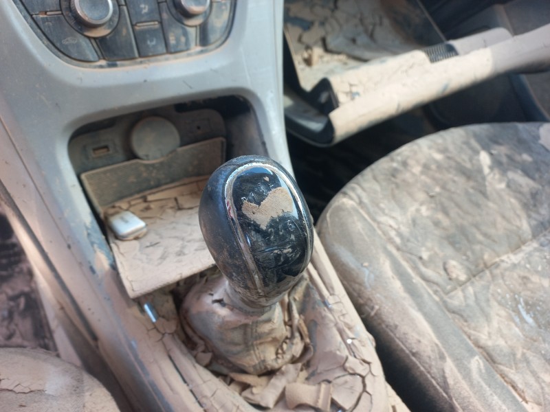 opel astra j lim. del año 2013