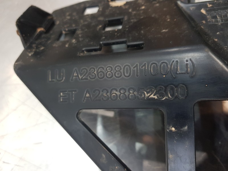 Recambio de molduras traseras para mercedes clase c (w206) 220 d referencia OEM IAM A2368802201 A2368801100 