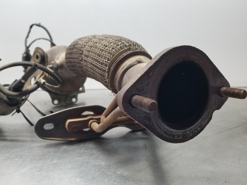 Recambio de catalizador para ford grand c-max titanium referencia OEM IAM 1726513 T2A1A AV615E211ES Recambio de catalizador para ford grand c-max titanium referencia OEM IAM 1726513 T2A1A AV615E211ES