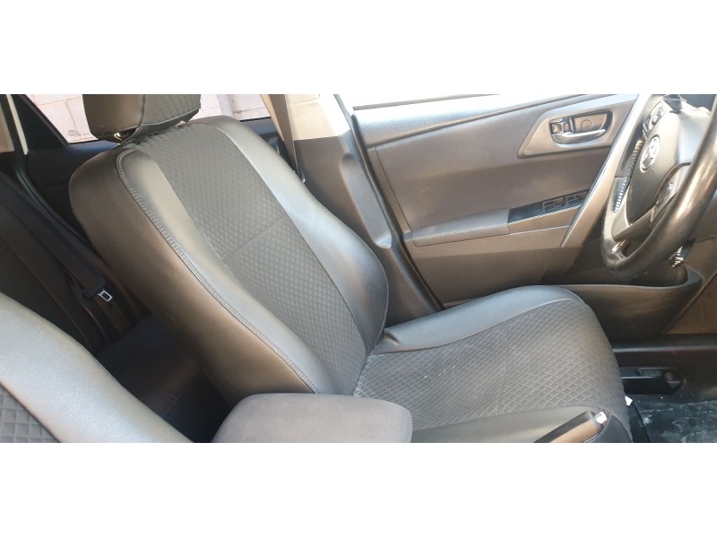 toyota auris touring sports (e18) del año 2014