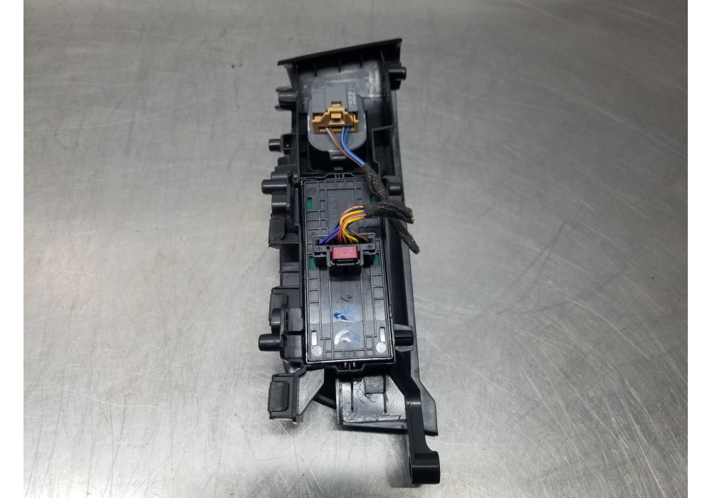 Recambio de mando elevalunas delantero izquierdo para audi a1 sportback (gba) ego referencia OEM IAM 5G0959857GWZU 82B867255 82B