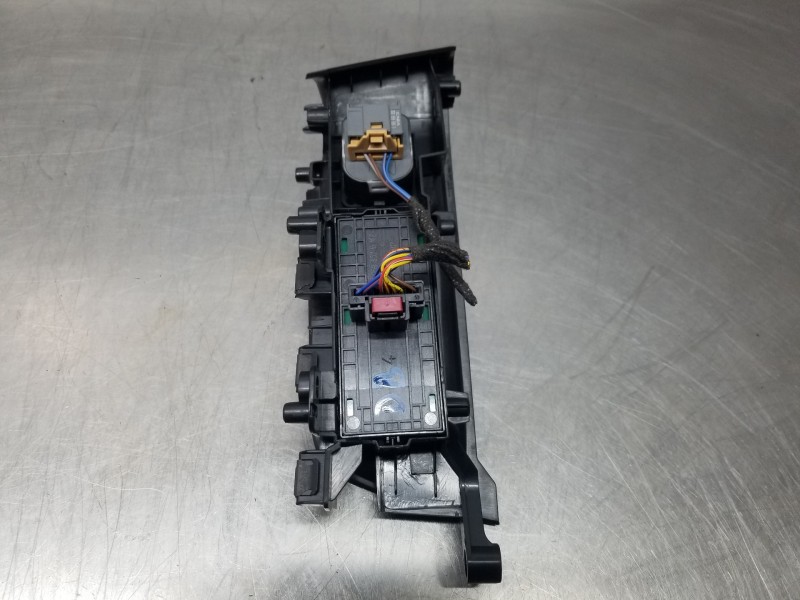 Recambio de mando elevalunas delantero izquierdo para audi a1 sportback (gba) ego referencia OEM IAM 5G0959857GWZU 82B867255 82B