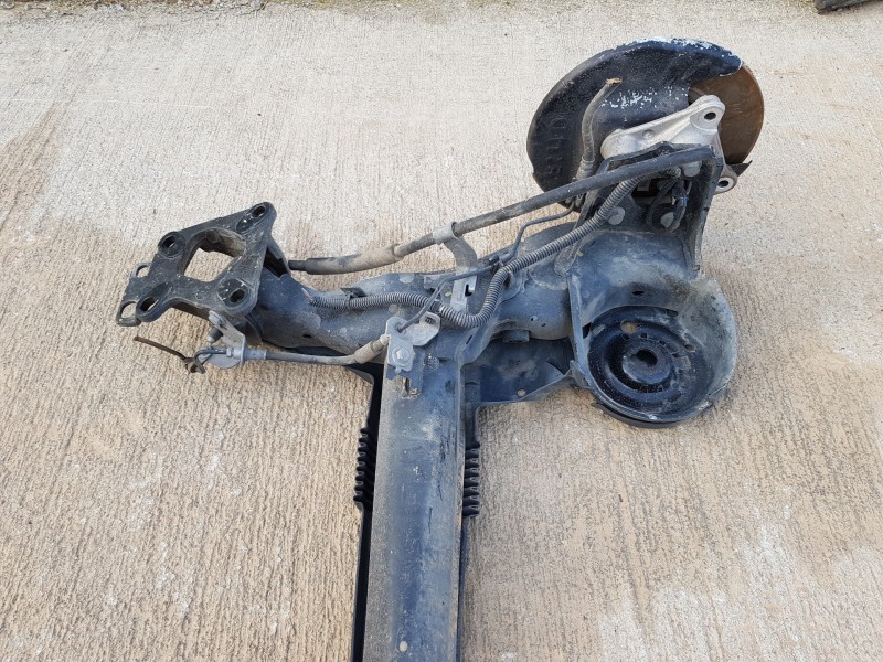 Recambio de puente trasero para citroen berlingo talla m referencia OEM IAM 9822649880  