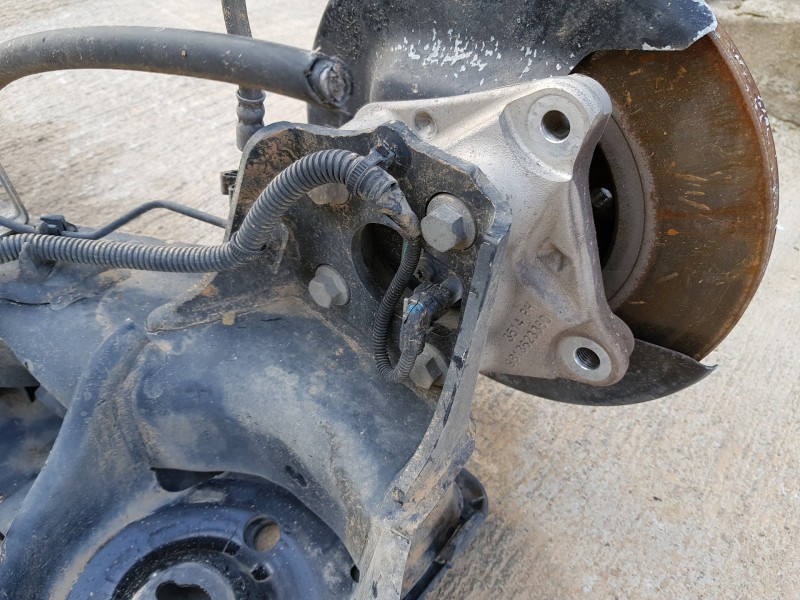 Recambio de puente trasero para citroen berlingo talla m referencia OEM IAM 9822649880  