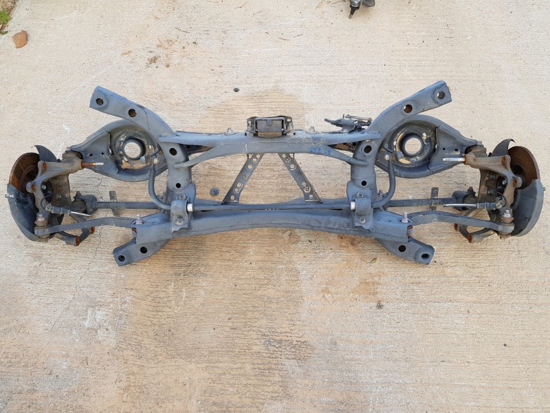 Recambio de puente trasero para mazda 3 lim. () style referencia OEM IAM B63B2880X  