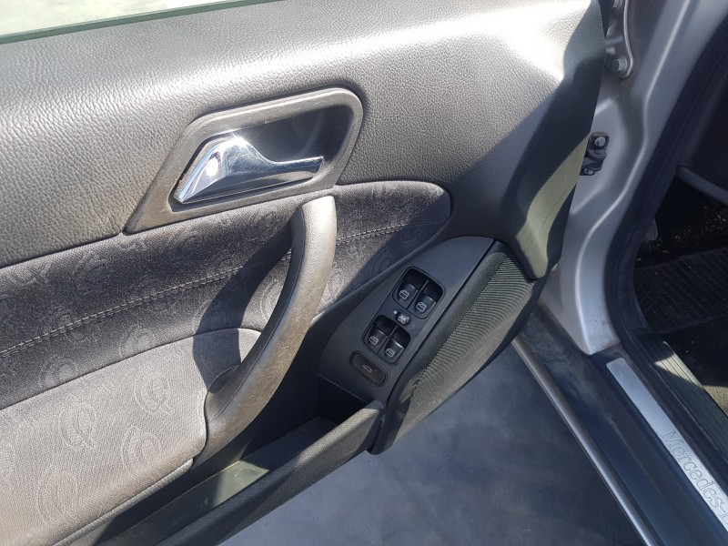 mercedes clase c (w203) berlina del año 2003