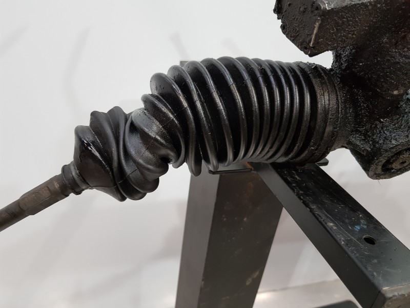 Recambio de cremallera direccion para mercedes clase e (w210) berlina elegance referencia OEM IAM A2104602500  