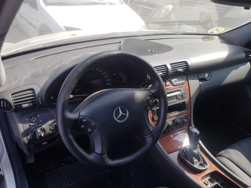mercedes clase c (w203) berlina del año 2003