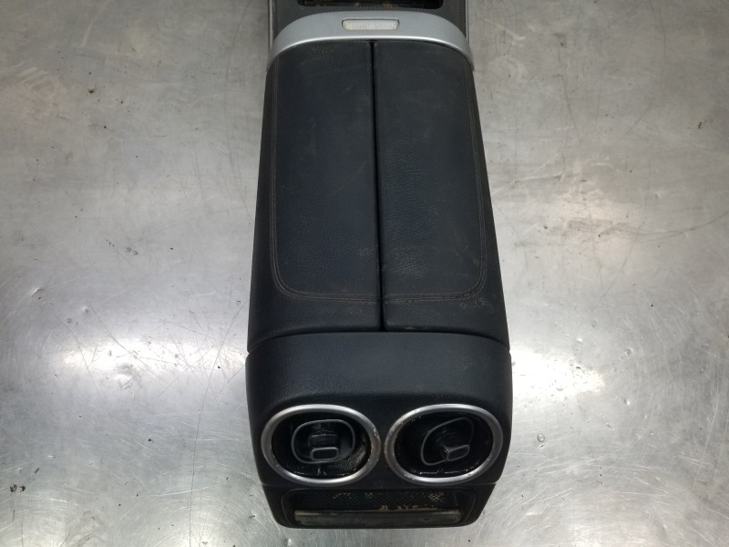 Recambio de apoyabrazos central para mercedes clase c (w206) 220 d referencia OEM IAM A2066809601 A2066809401 A20668094019051