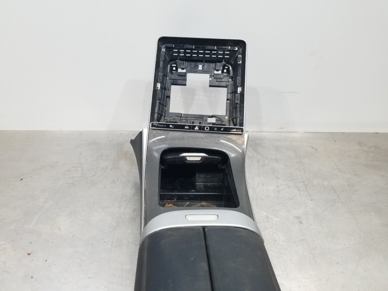 Recambio de apoyabrazos central para mercedes clase c (w206) 220 d referencia OEM IAM A2066809601 A2066809401 A20668094019051