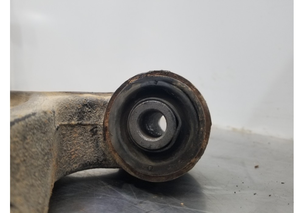 Recambio de brazo suspension inferior delantero izquierdo para volkswagen t5 transporter/furgoneta kombi referencia OEM IAM 7H04