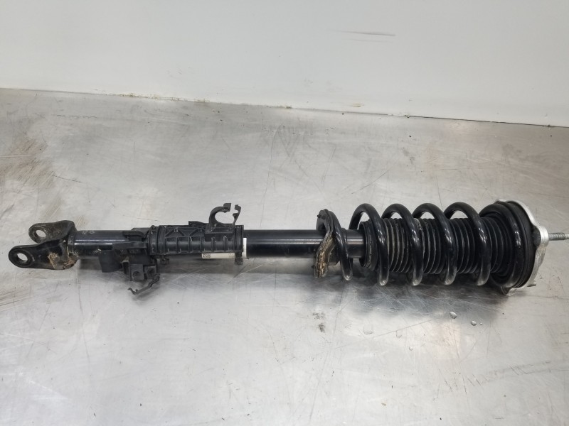 Recambio de amortiguador delantero izquierdo para mercedes clase c (w206) 220 d referencia OEM IAM A2363205202  