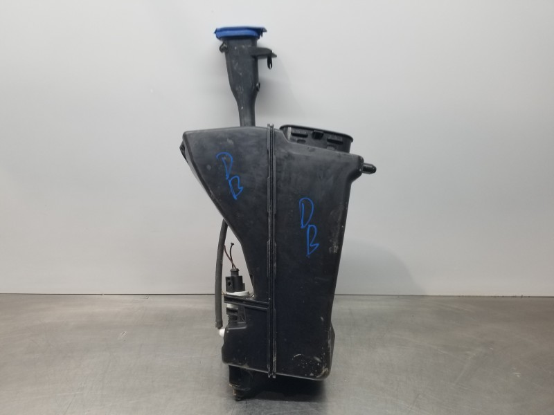 Recambio de deposito limpia para mercedes clase c (w206) 220 d referencia OEM IAM A2068690000 A2068600300 