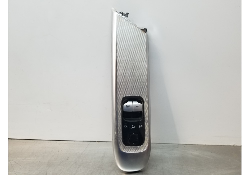 Recambio de mando elevalunas delantero izquierdo para mercedes clase c (w206) 220 d referencia OEM IAM A2369007203 A2369013703 