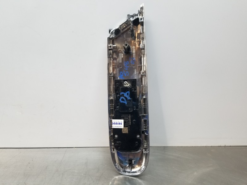 Recambio de mando elevalunas delantero izquierdo para mercedes clase c (w206) 220 d referencia OEM IAM A2369007203 A2369013703 