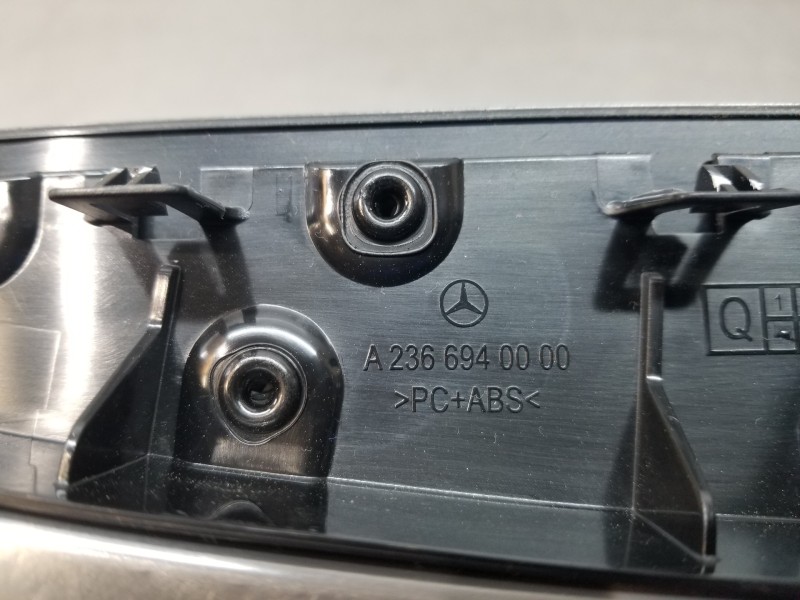 Recambio de luz central de freno para mercedes clase c (w206) 220 d referencia OEM IAM A0999066504 A2366940000 