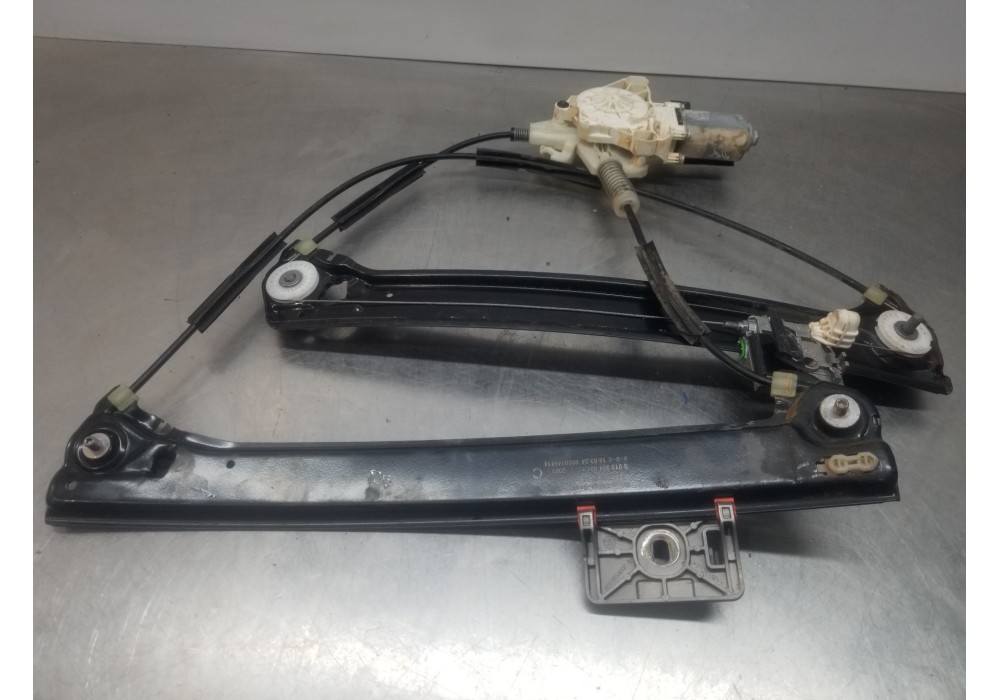 Recambio de elevalunas delantero izquierdo para mercedes clase c (w206) 220 d referencia OEM IAM A2367204901 A2367205101 A000906