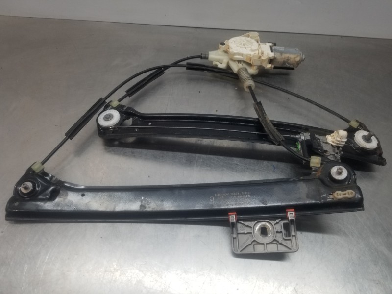 Recambio de elevalunas delantero izquierdo para mercedes clase c (w206) 220 d referencia OEM IAM A2367204901 A2367205101 A000906