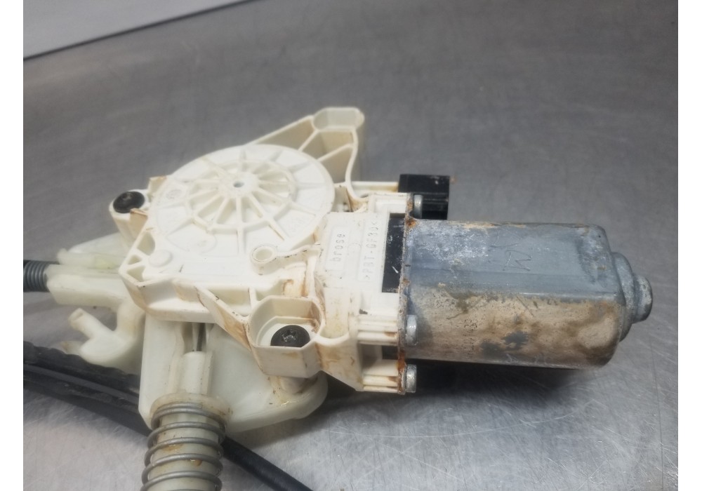 Recambio de elevalunas delantero izquierdo para mercedes clase c (w206) 220 d referencia OEM IAM A2367204901 A2367205101 A000906