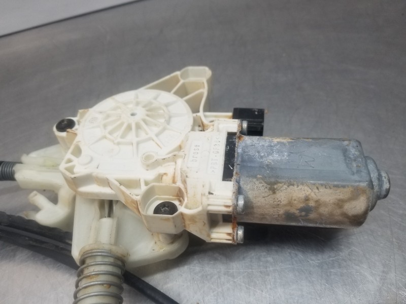 Recambio de elevalunas delantero izquierdo para mercedes clase c (w206) 220 d referencia OEM IAM A2367204901 A2367205101 A000906