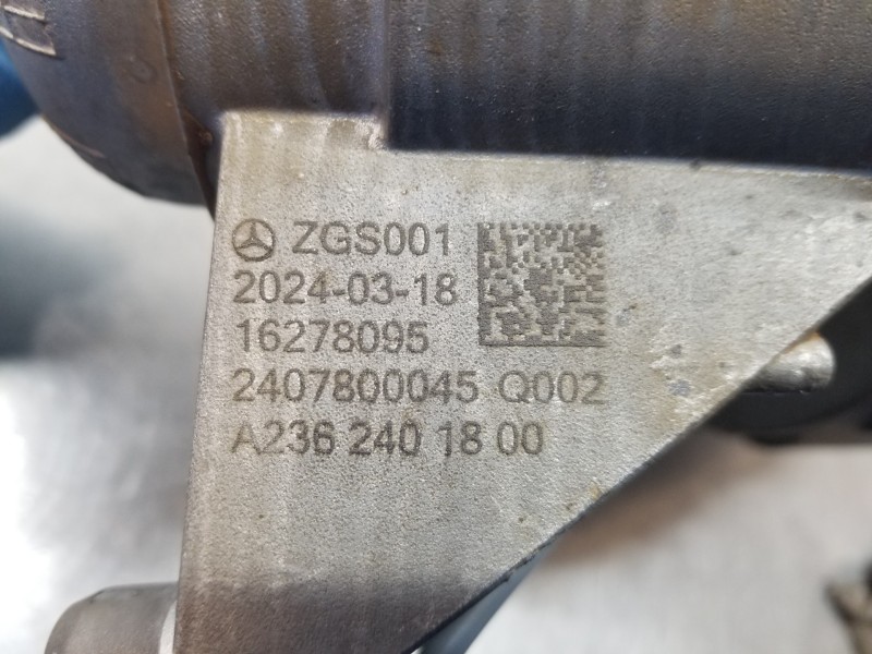 Recambio de soporte motor derecho para mercedes clase c (w206) 220 d referencia OEM IAM A2362401800 A236240180028 