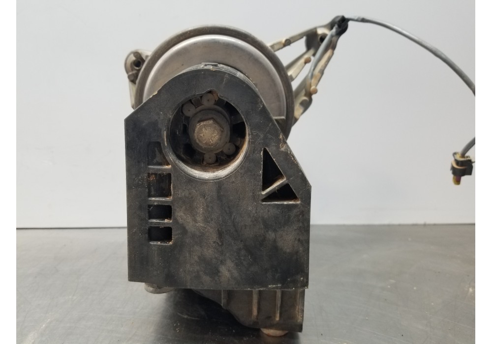 Recambio de soporte motor izquierdo para mercedes clase c (w206) 220 d referencia OEM IAM A2362401700 A236240170028 