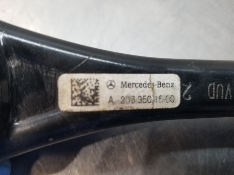 Recambio de tirante trasero derecho para mercedes clase c (w206) 220 d referencia OEM IAM A2063501600  