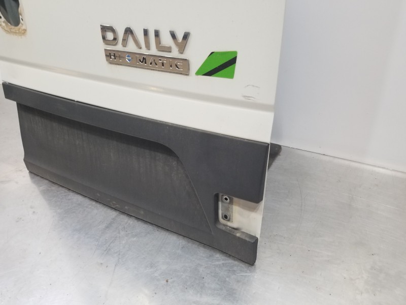Recambio de porton trasero derecho para iveco daily caja cerrada h2 referencia OEM IAM 5801520002  