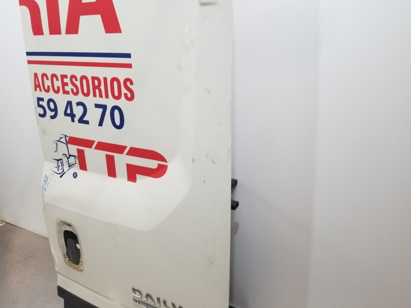 Recambio de porton trasero derecho para iveco daily caja cerrada h2 referencia OEM IAM 5801520002  