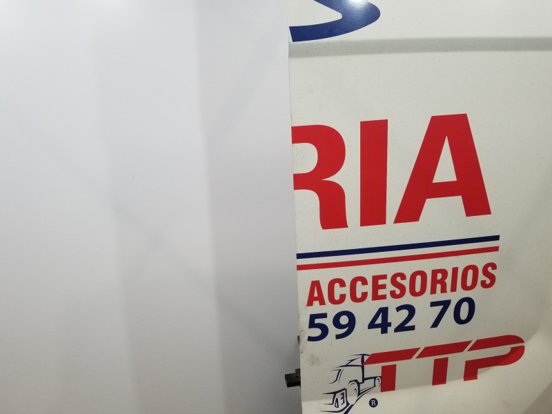 Recambio de porton trasero derecho para iveco daily caja cerrada h2 referencia OEM IAM 5801520002  