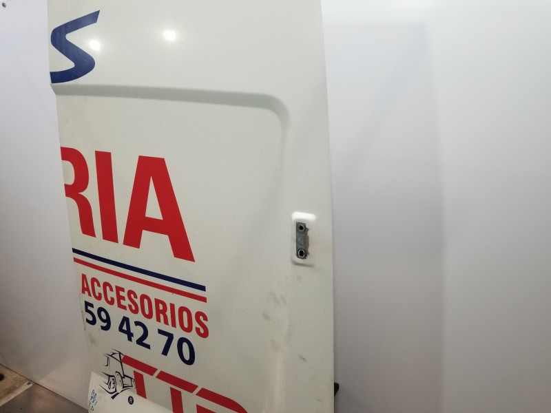 Recambio de porton trasero derecho para iveco daily caja cerrada h2 referencia OEM IAM 5801520002  