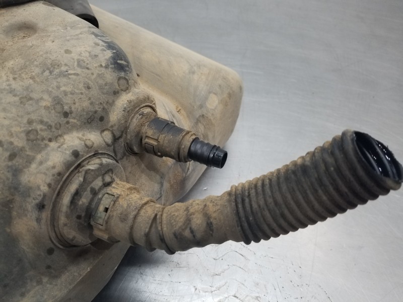 Recambio de deposito aditivo fap ( urea - adblue ) para iveco daily caja cerrada h2 referencia OEM IAM 5802183944 5801693203 