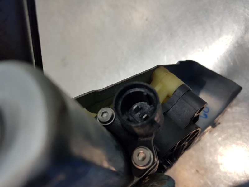 Recambio de elevalunas delantero izquierdo para renault kangoo combi referencia OEM IAM 807213441R 128001181B 