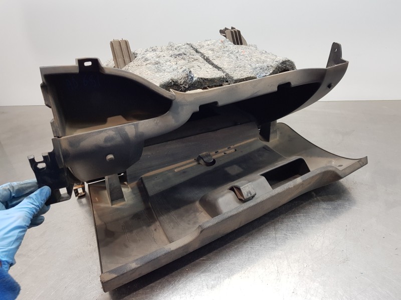 Recambio de guantera para renault kangoo combi referencia OEM IAM 681083048R  
