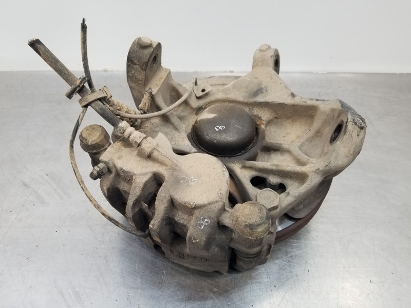 Recambio de mangueta delantera izquierda para iveco daily caja cerrada h2 referencia OEM IAM 5802383839  