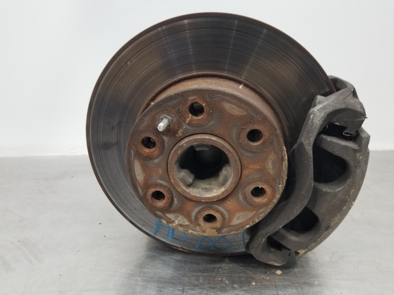 Recambio de mangueta delantera izquierda para iveco daily caja cerrada h2 referencia OEM IAM 5802383839  