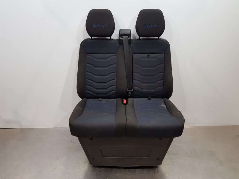 Recambio de asiento delantero derecho para iveco daily caja cerrada h2 referencia OEM IAM 5802098608  