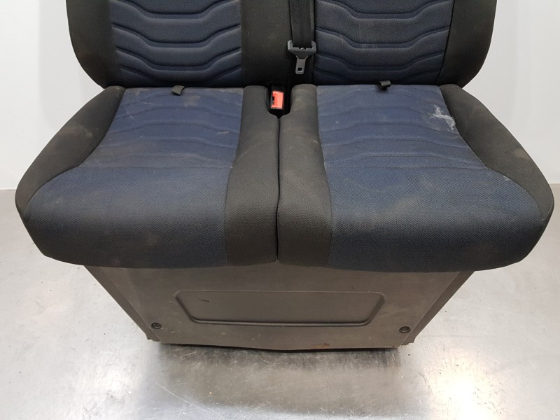 Recambio de asiento delantero derecho para iveco daily caja cerrada h2 referencia OEM IAM 5802098608  