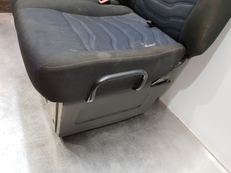 Recambio de asiento delantero derecho para iveco daily caja cerrada h2 referencia OEM IAM 5802098608  