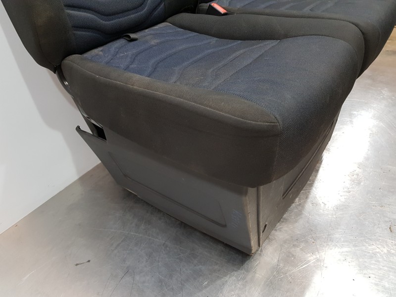 Recambio de asiento delantero derecho para iveco daily caja cerrada h2 referencia OEM IAM 5802098608  