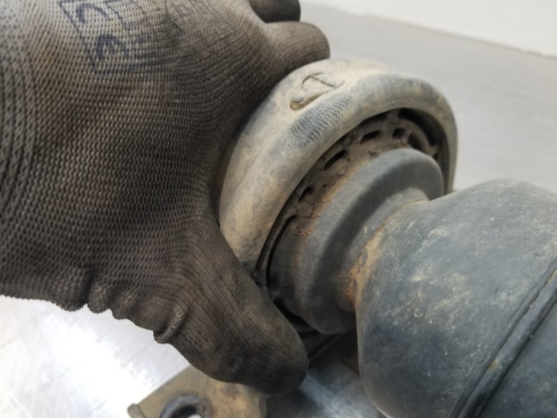 Recambio de transmision central para iveco daily caja cerrada h2 referencia OEM IAM 5802286640  