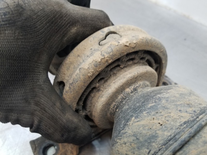 Recambio de transmision central para iveco daily caja cerrada h2 referencia OEM IAM 5802286640  