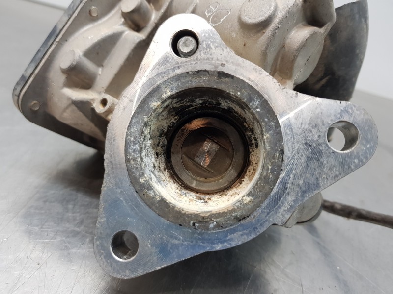 Recambio de valvula egr para renault kangoo combi referencia OEM IAM 147102557R  