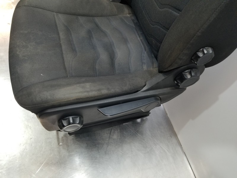 Recambio de asiento delantero izquierdo para iveco daily caja cerrada h2 referencia OEM IAM 5802096637  