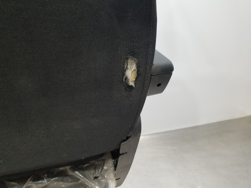 Recambio de asiento delantero izquierdo para iveco daily caja cerrada h2 referencia OEM IAM 5802096637  