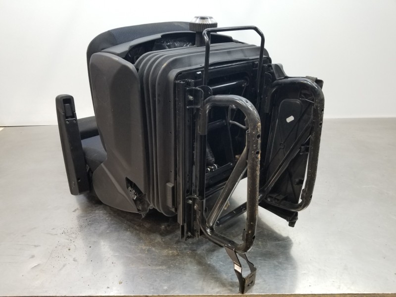 Recambio de asiento delantero izquierdo para iveco daily caja cerrada h2 referencia OEM IAM 5802096637  