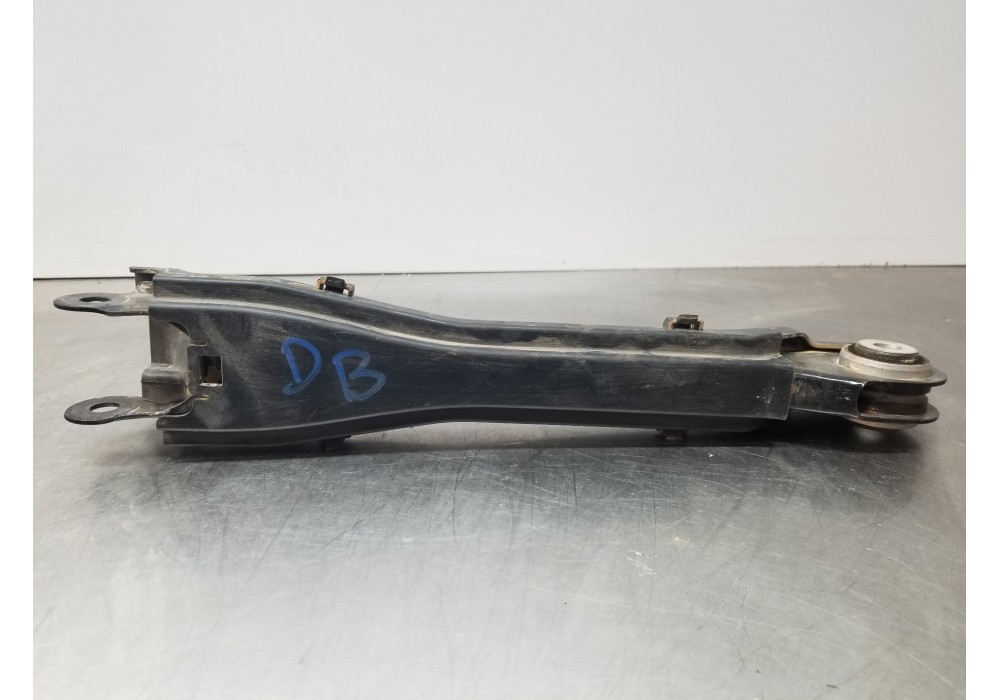 Recambio de brazo suspension inferior trasero derecho para mercedes clase c (w206) 220 d referencia OEM IAM A2063501700  